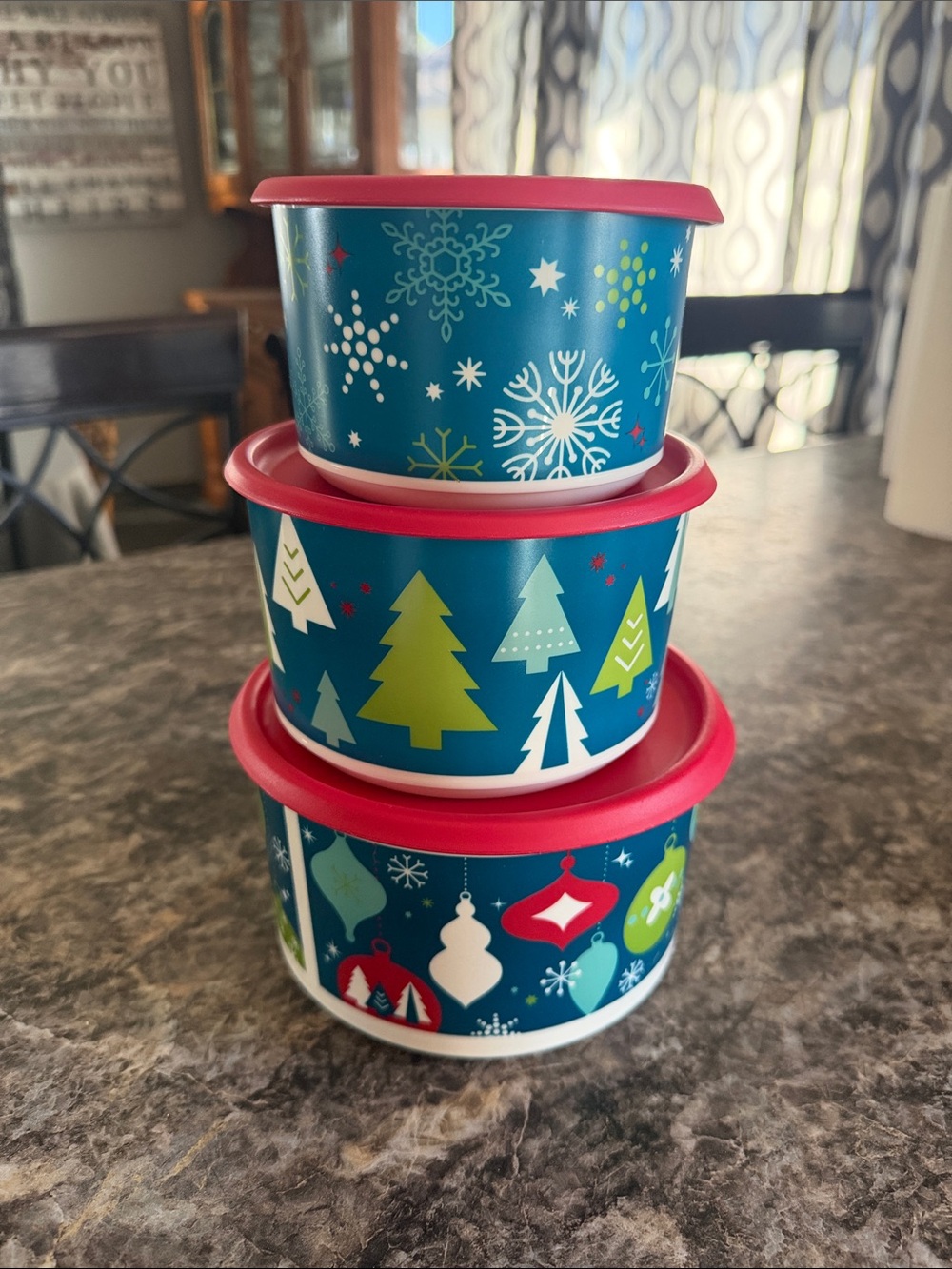 Tupperware Holiday Tree & Snowflake Nesting Bowls with Red Lids